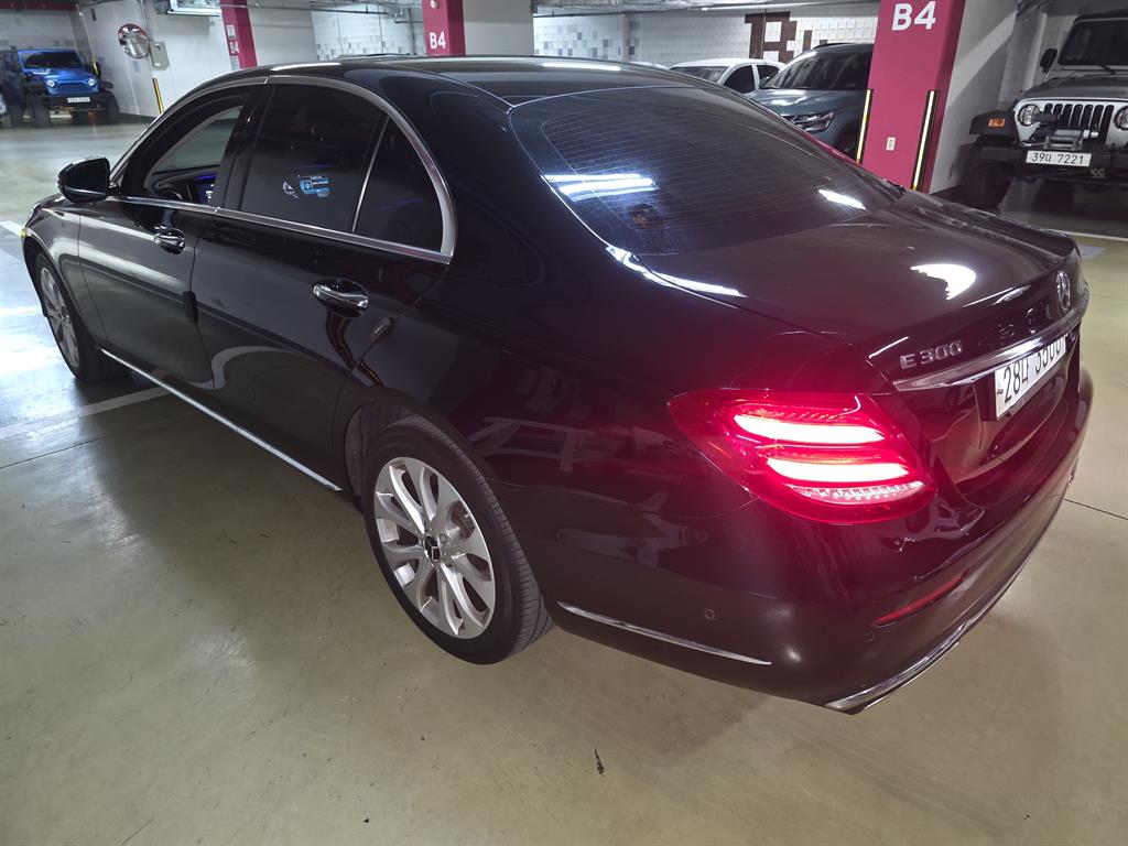 벤츠 E클래스(5세대) E300 4매틱 익스클루시브