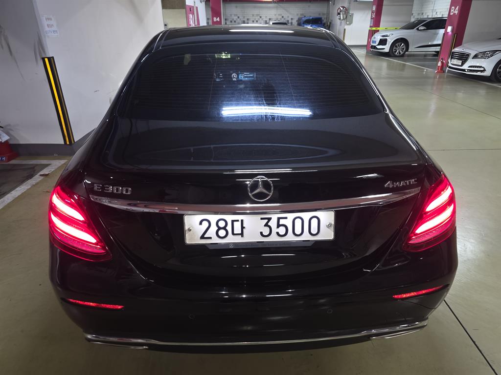 벤츠 E클래스(5세대) E300 4매틱 익스클루시브 - 이미지 12