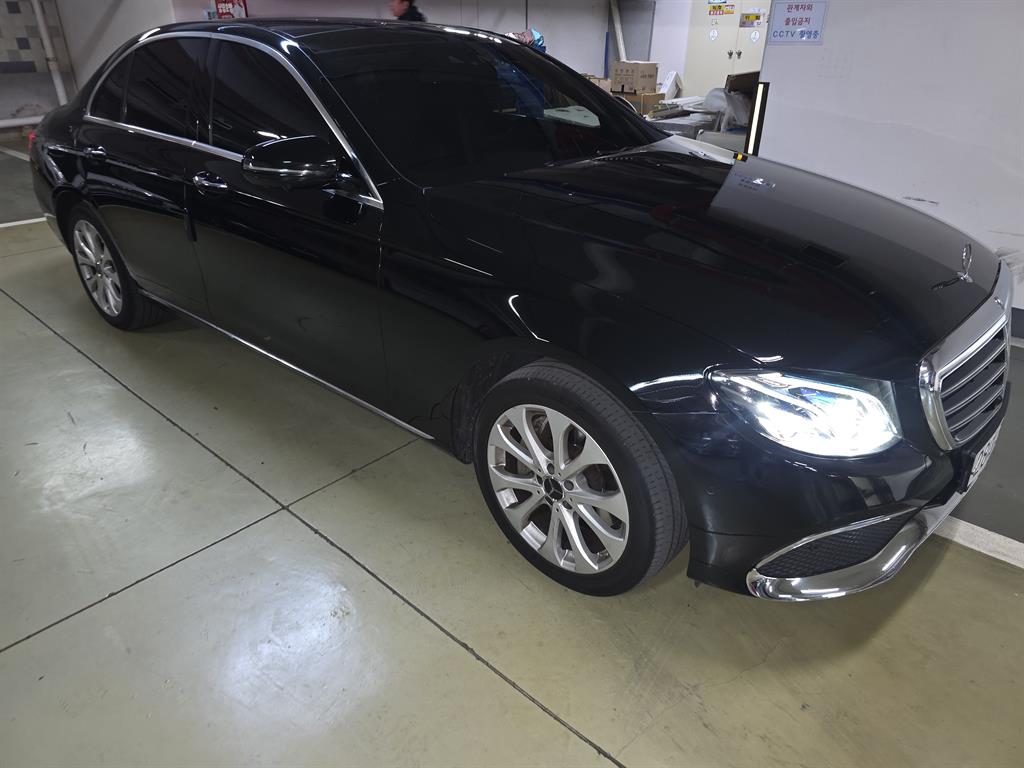 벤츠 E클래스(5세대) E300 4매틱 익스클루시브 - 이미지 11
