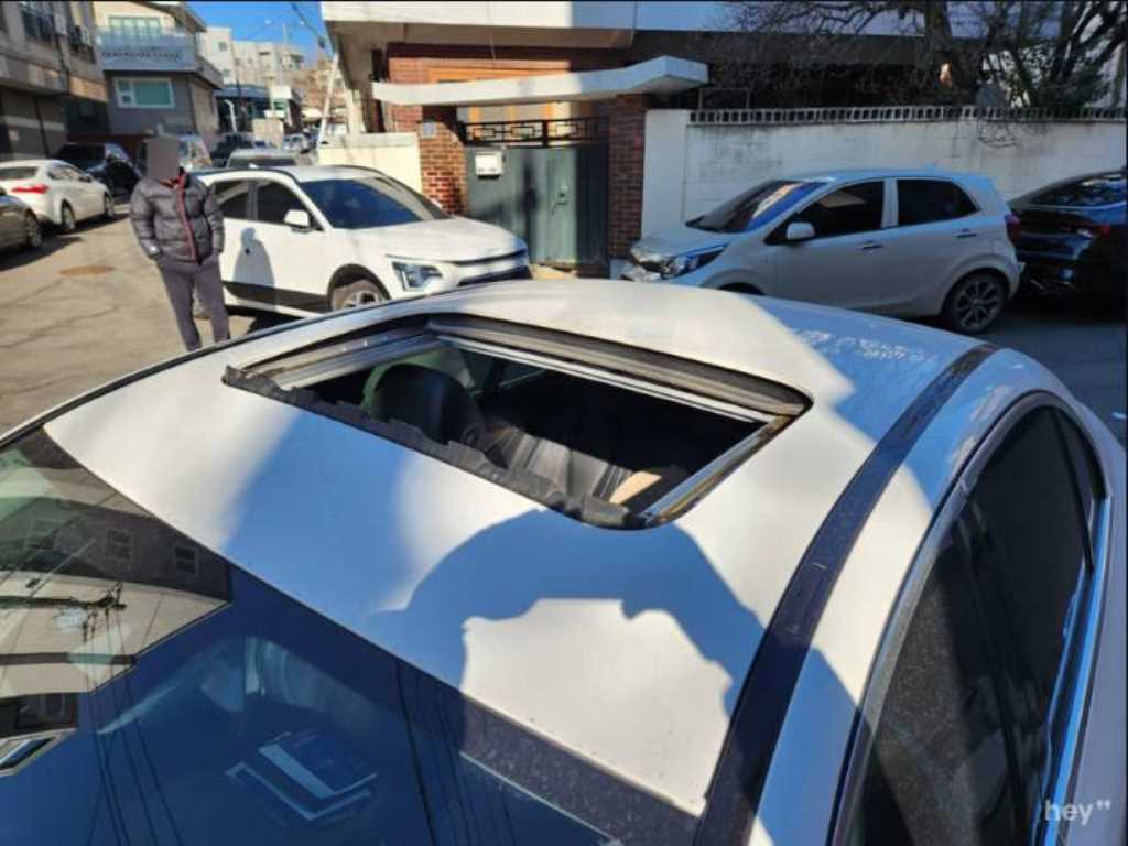 벤츠 E클래스(5세대) E220d 4매틱 익스클루시브 - 이미지 4