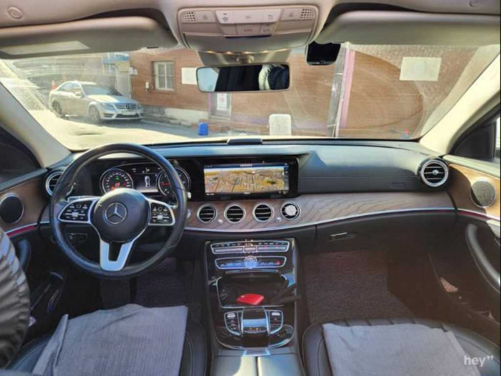 벤츠 E클래스(5세대) E220d 4매틱 익스클루시브 - 이미지 8