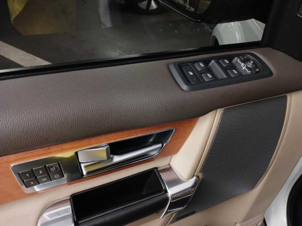 랜드로버 디스커버리4 3.0 SDV6 HSE - 이미지 13