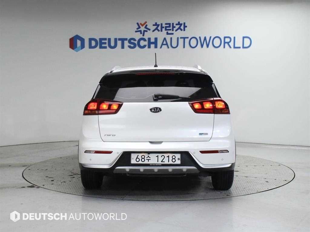 기아 니로 1.6 하이브리드 럭셔리 - 이미지 17