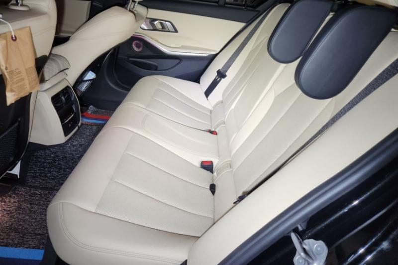 BMW 3시리즈(7세대) 330e M 스포츠 팩 - 이미지 3