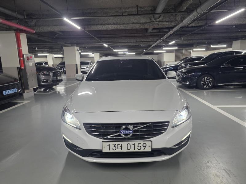 볼보 S60(2세대) D4 섬멈 - 이미지 3