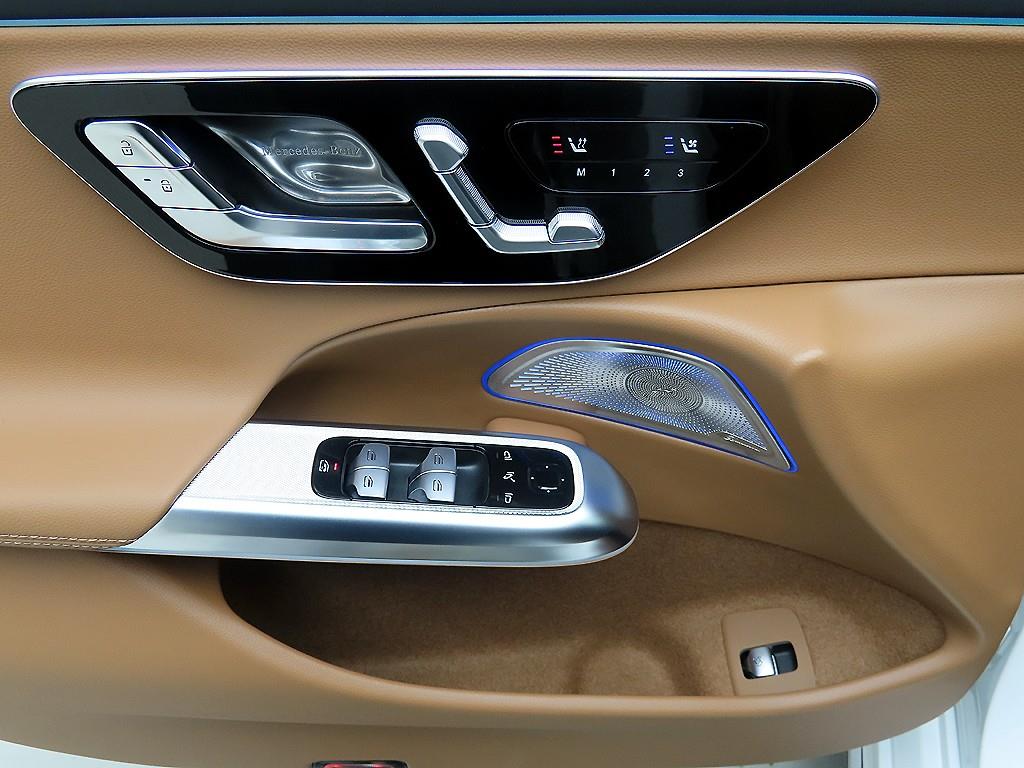 벤츠 E클래스(6세대) E300 4매틱 AMG 라인 - 이미지 11