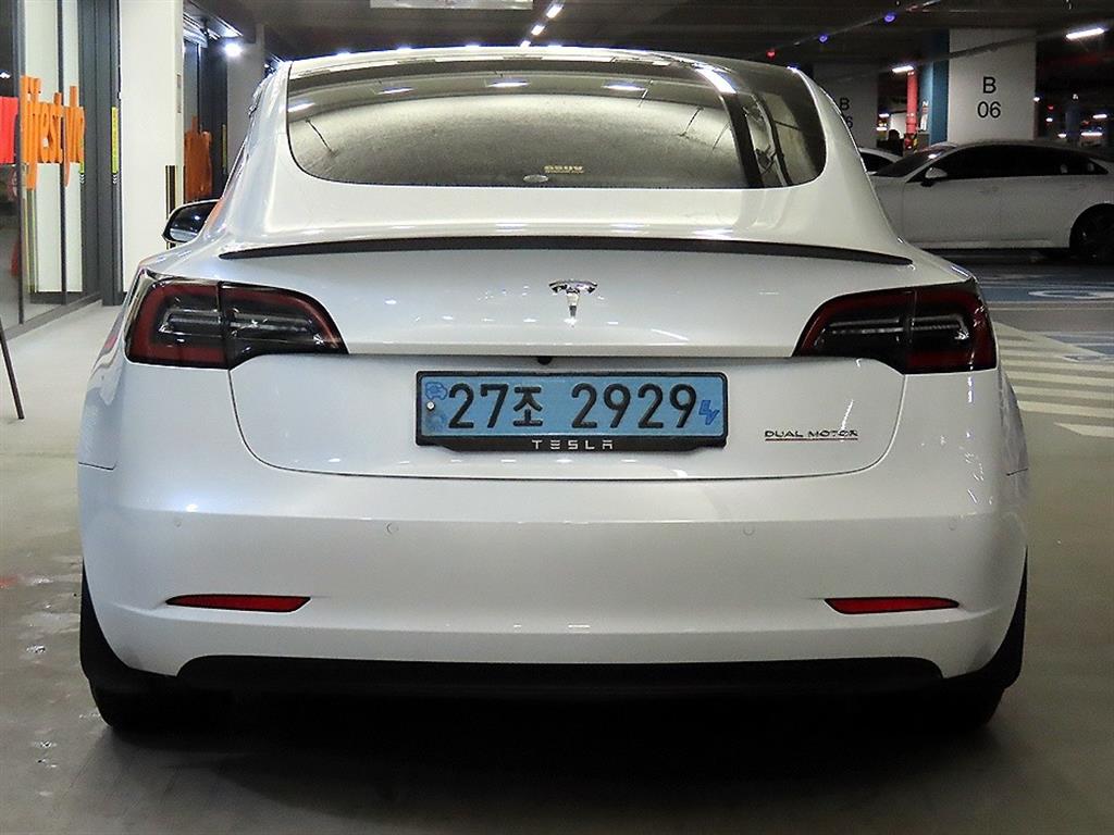 테슬라 모델 3 AWD 퍼포먼스 - 이미지 13