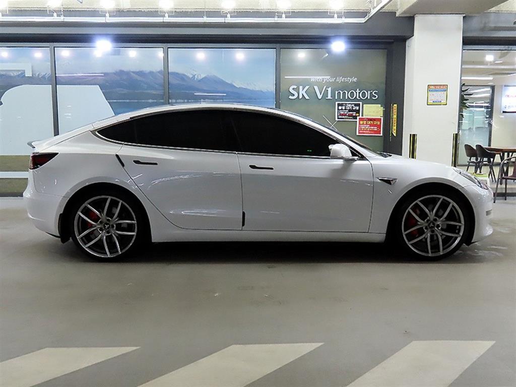 테슬라 모델 3 AWD 퍼포먼스 - 이미지 19