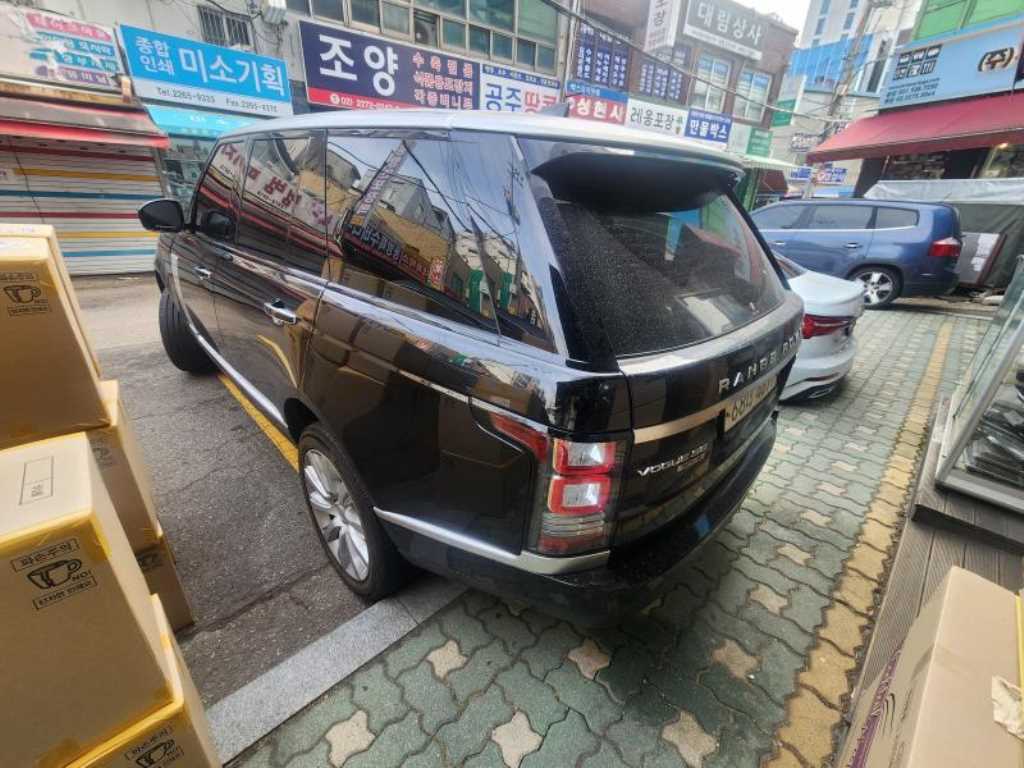 랜드로버 레인지로버(4세대) 4.4 SDV8 보그 SE - 이미지 3