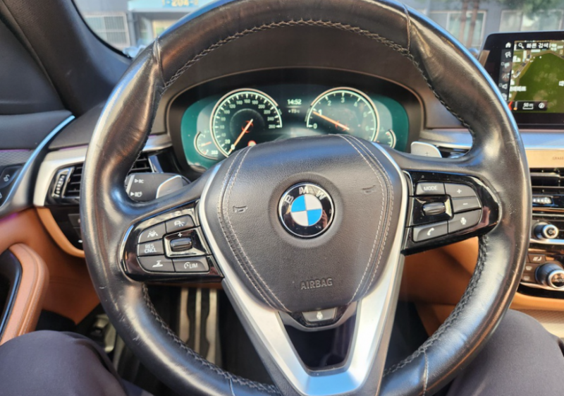 BMW 5시리즈(7세대) 530i M 스포츠팩 - 이미지 5