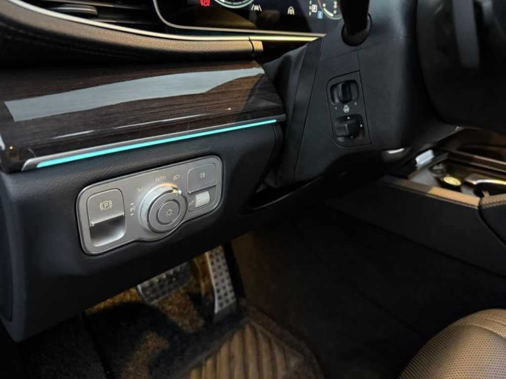 벤츠 GLE클래스(4세대) GLE 400d 4매틱 쿠페 - 이미지 20