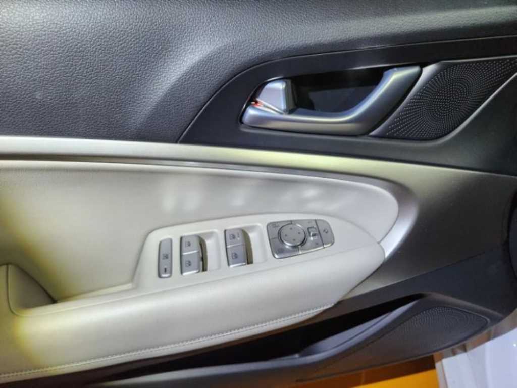 제네시스 더 뉴G70 가솔린 2.0T 2WD 기본형 - 이미지 6