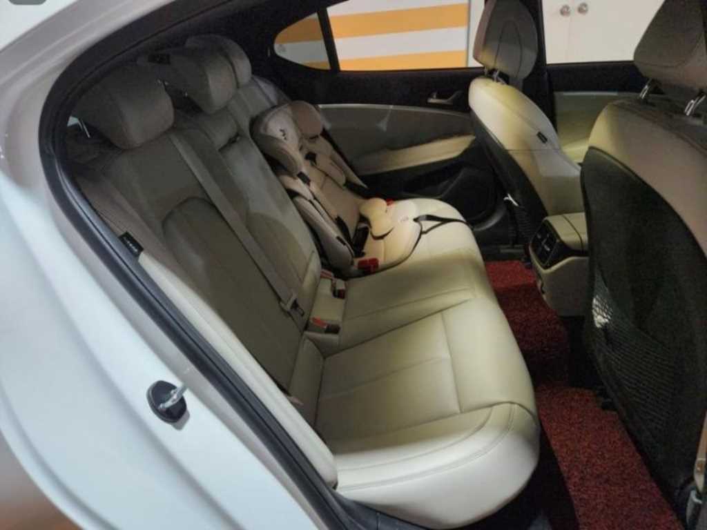 제네시스 더 뉴G70 가솔린 2.0T 2WD 기본형 - 이미지 11