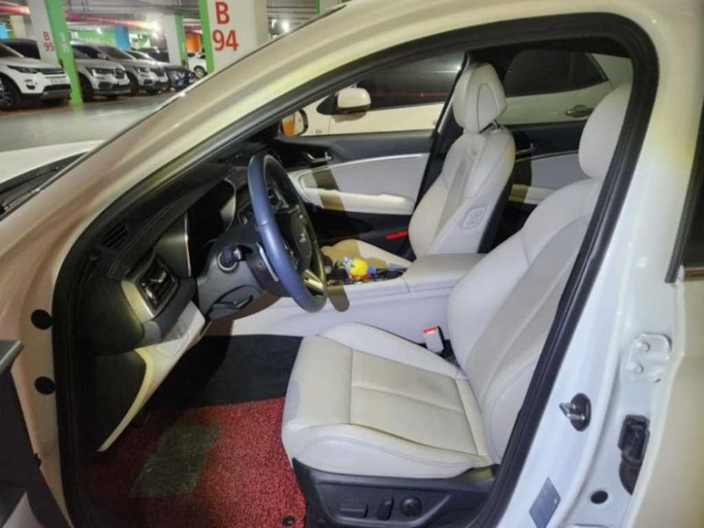 제네시스 더 뉴G70 가솔린 2.0T 2WD 기본형 - 이미지 4