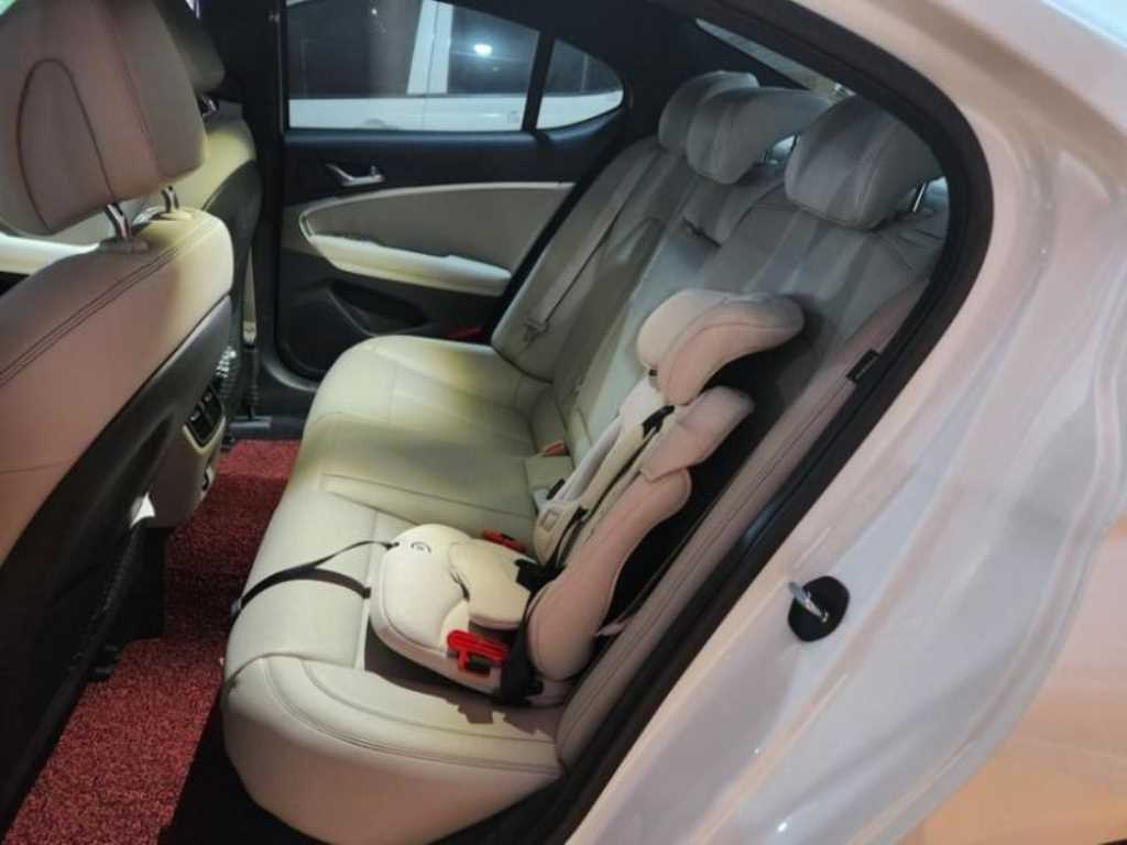 제네시스 더 뉴G70 가솔린 2.0T 2WD 기본형 - 이미지 2