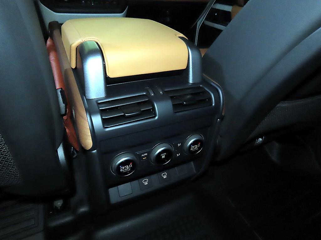 랜드로버 올 뉴 디펜더 110 D300 X다이나믹 HSE - 이미지 7