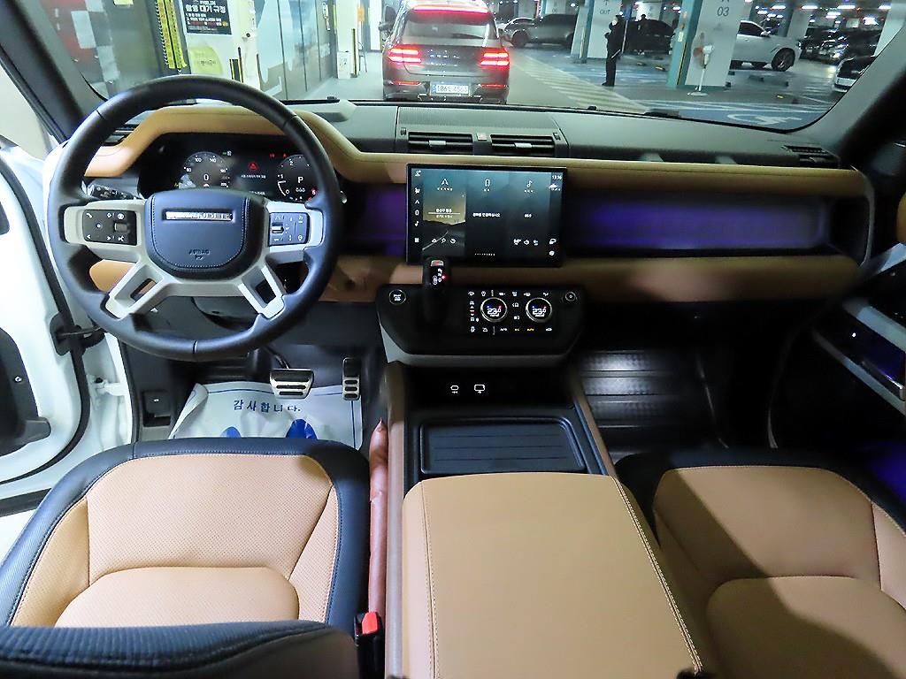랜드로버 올 뉴 디펜더 110 D300 X다이나믹 HSE - 이미지 13