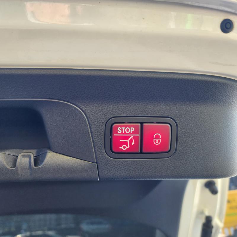 벤츠 GLC클래스 GLC 300e 4매틱 쿠페 - 이미지 8