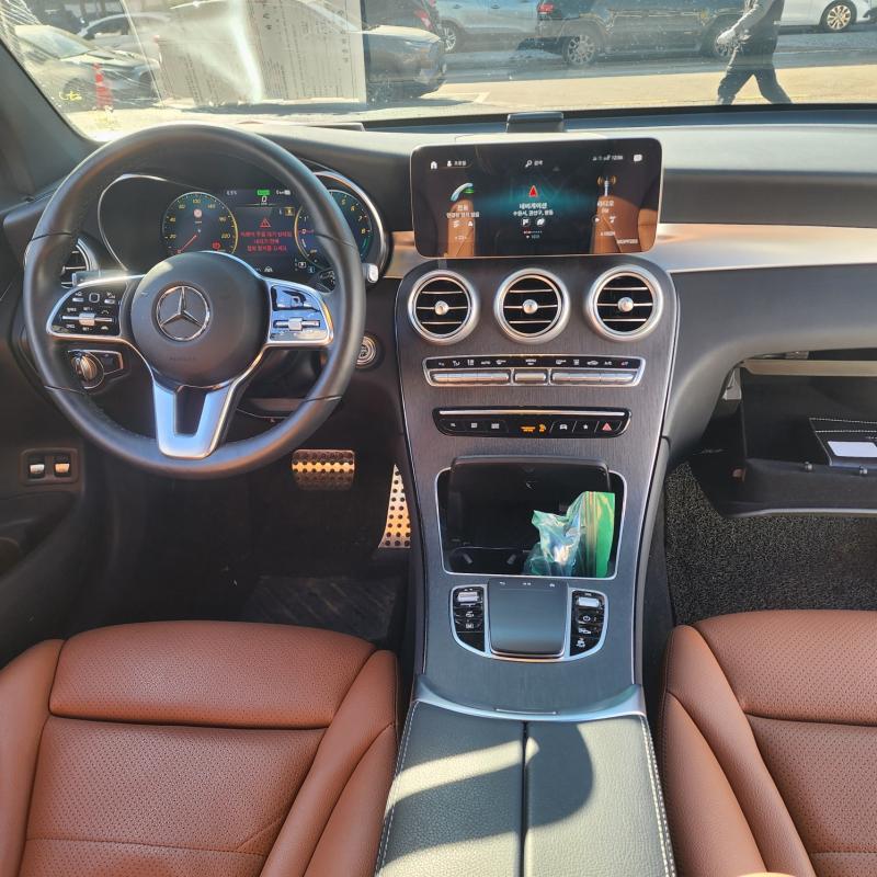 벤츠 GLC클래스 GLC 300e 4매틱 쿠페 - 이미지 9