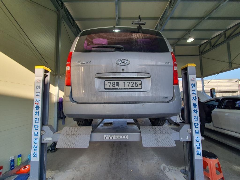 현대 그랜드스타렉스 12인승 디젤 4WD CVX 디럭스 - 이미지 2