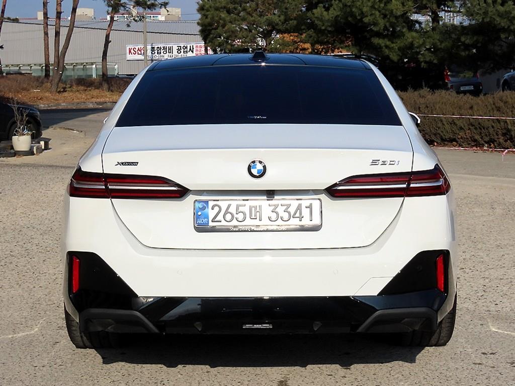 BMW 5시리즈(8세대) 530i xDrive M 스포츠 - 이미지 19