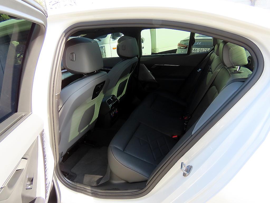 BMW 5시리즈(8세대) 530i xDrive M 스포츠 - 이미지 5