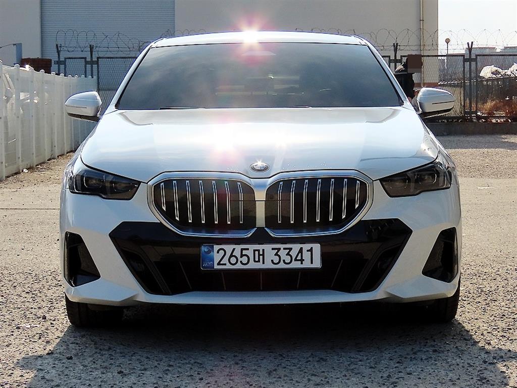 BMW 5시리즈(8세대) 530i xDrive M 스포츠 - 이미지 16