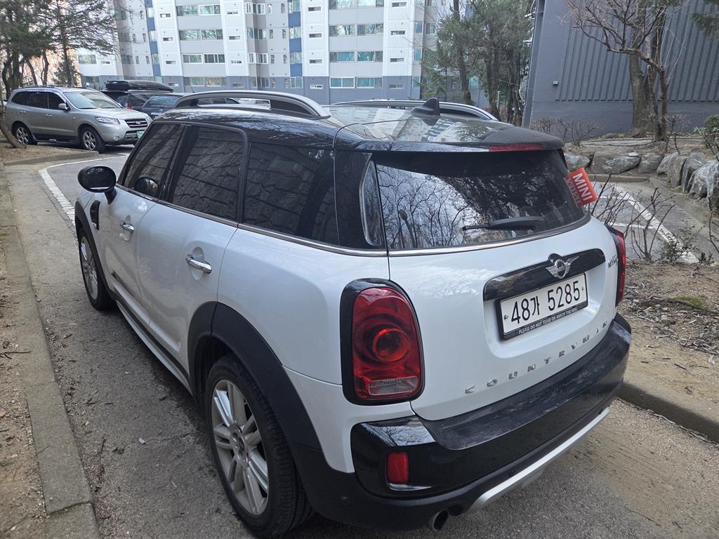 미니 컨트리맨(2세대) 2.0 D ALL4 하이트림 - 이미지 4