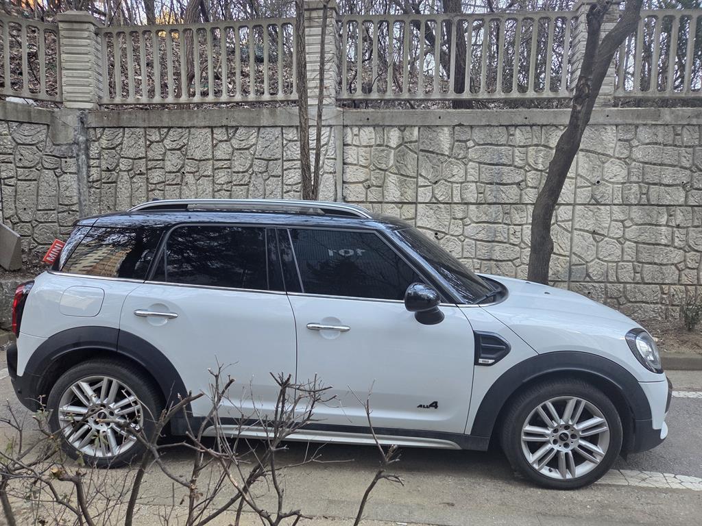 미니 컨트리맨(2세대) 2.0 D ALL4 하이트림 - 이미지 2