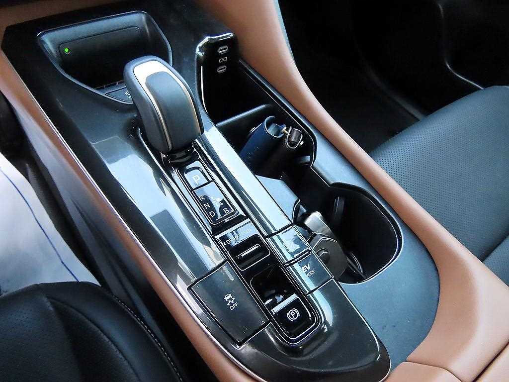 토요타 크라운(16세대) 2.5 하이브리드 - 이미지 12