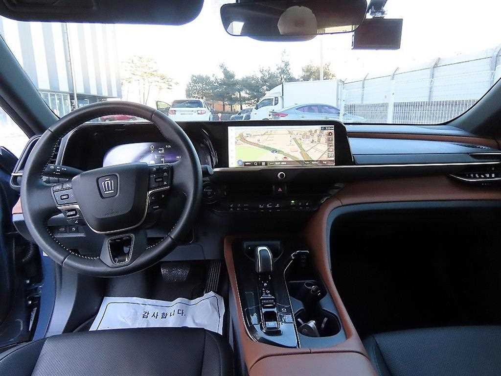 토요타 크라운(16세대) 2.5 하이브리드 - 이미지 3