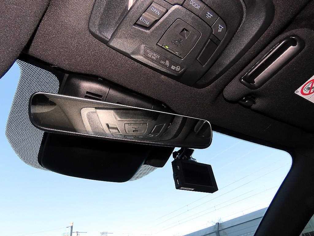 토요타 크라운(16세대) 2.5 하이브리드 - 이미지 2