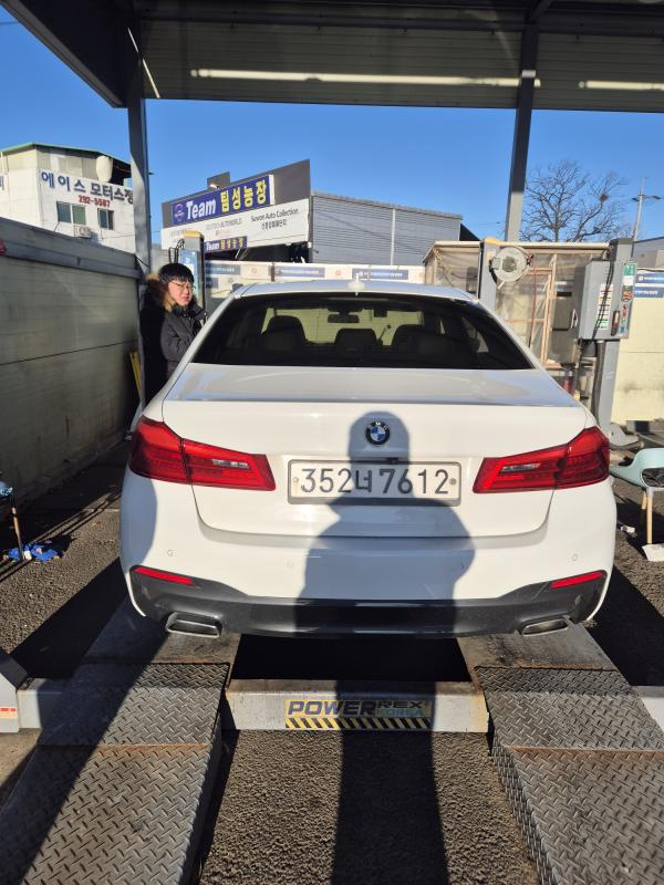 BMW 5시리즈(7세대) 520d - 이미지 2