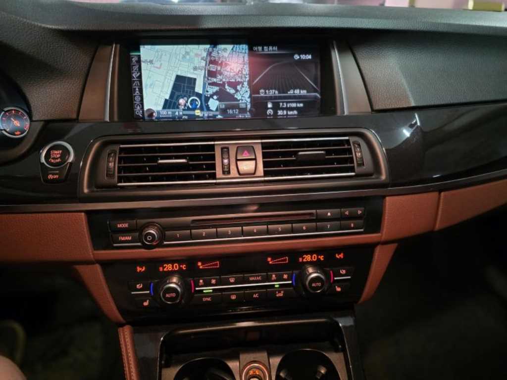 BMW 5시리즈(6세대) 520d xDrive M 에어로다이나믹 - 이미지 10