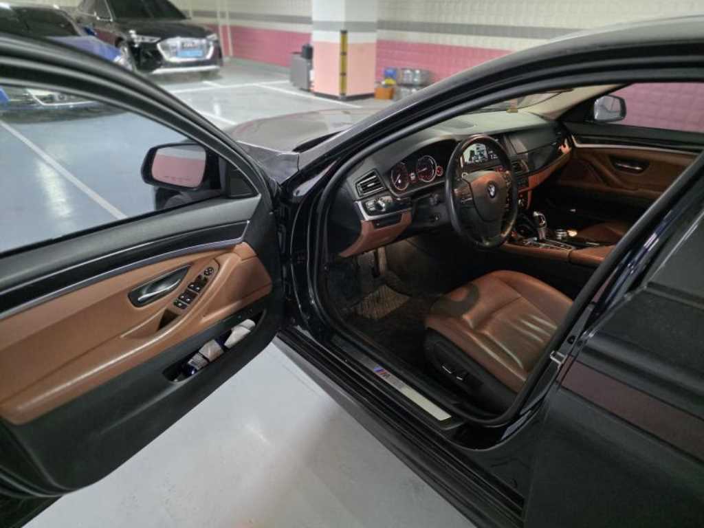 BMW 5시리즈(6세대) 520d xDrive M 에어로다이나믹 - 이미지 15