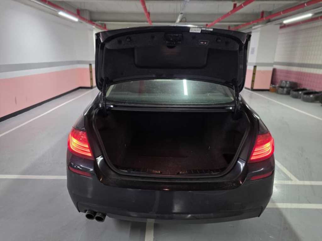 BMW 5시리즈(6세대) 520d xDrive M 에어로다이나믹 - 이미지 7