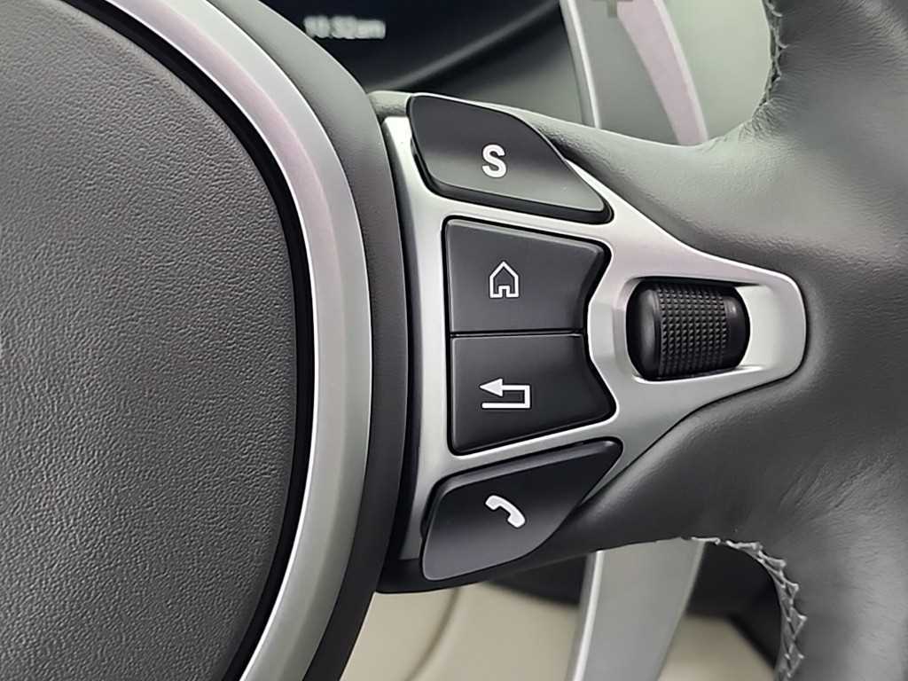 애스턴마틴 밴티지(2세대) 4.0 V8 로드스터 - 이미지 4