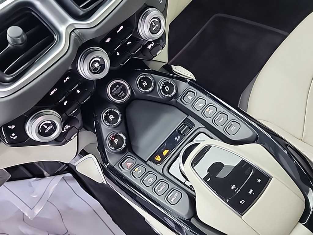 애스턴마틴 밴티지(2세대) 4.0 V8 로드스터 - 이미지 14