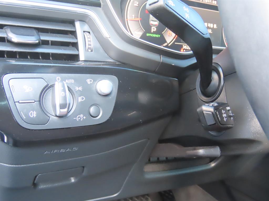 아우디 A4(5세대) 40 TFSI 프리미엄 - 이미지 3