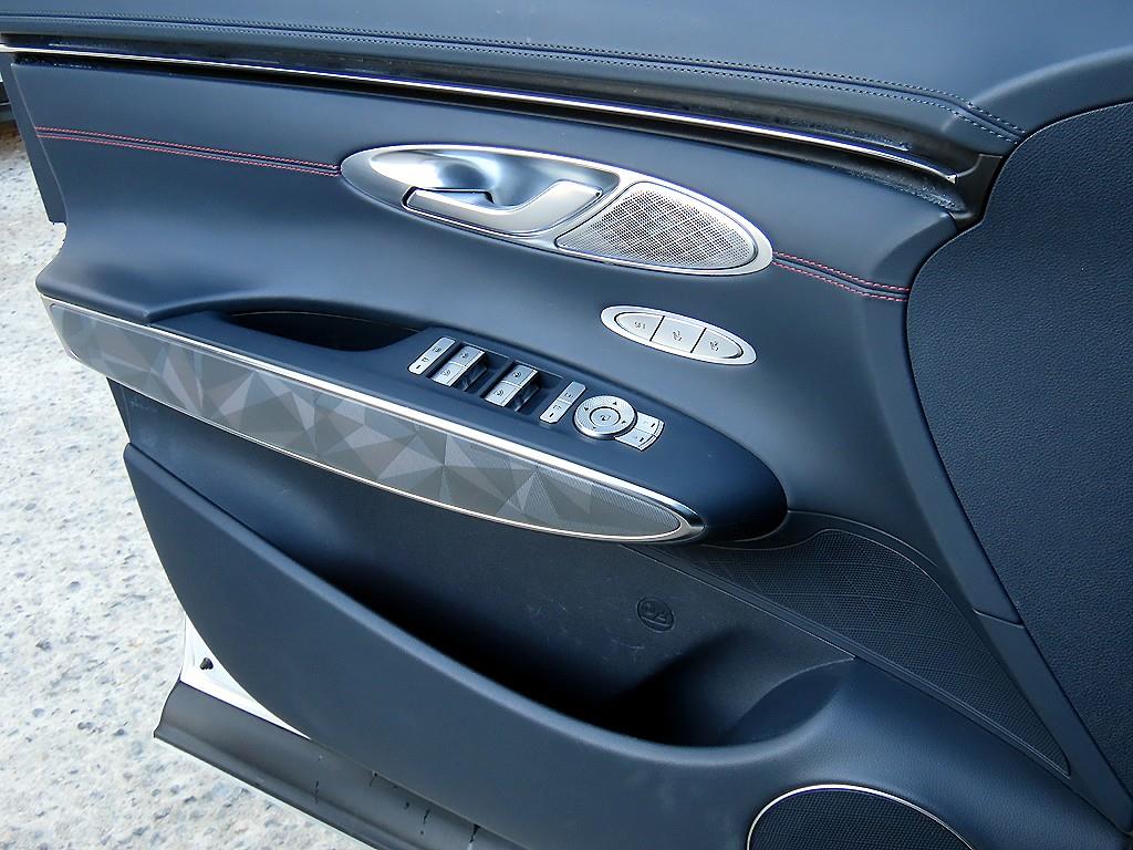 제네시스 GV70 2.5T AWD 스포츠 - 이미지 13