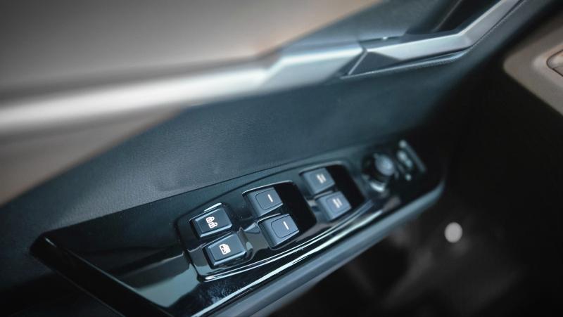 KG모빌리티(쌍용) 더 뉴토레스 1.5 GDI-T 2WD 블랙 에디션 - 이미지 15