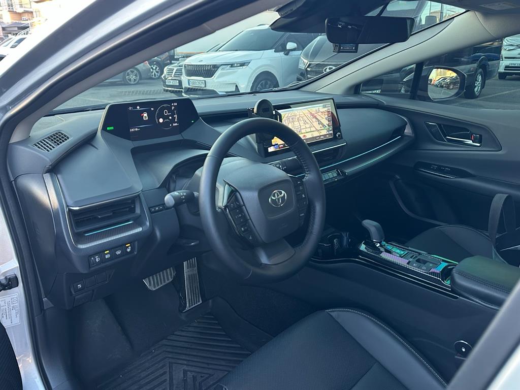 토요타 프리우스(5세대) 2.0 HEV 2WD XLE - 이미지 13