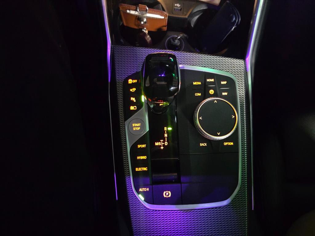 BMW 3시리즈(7세대) 330e M 스포츠 팩 - 이미지 8