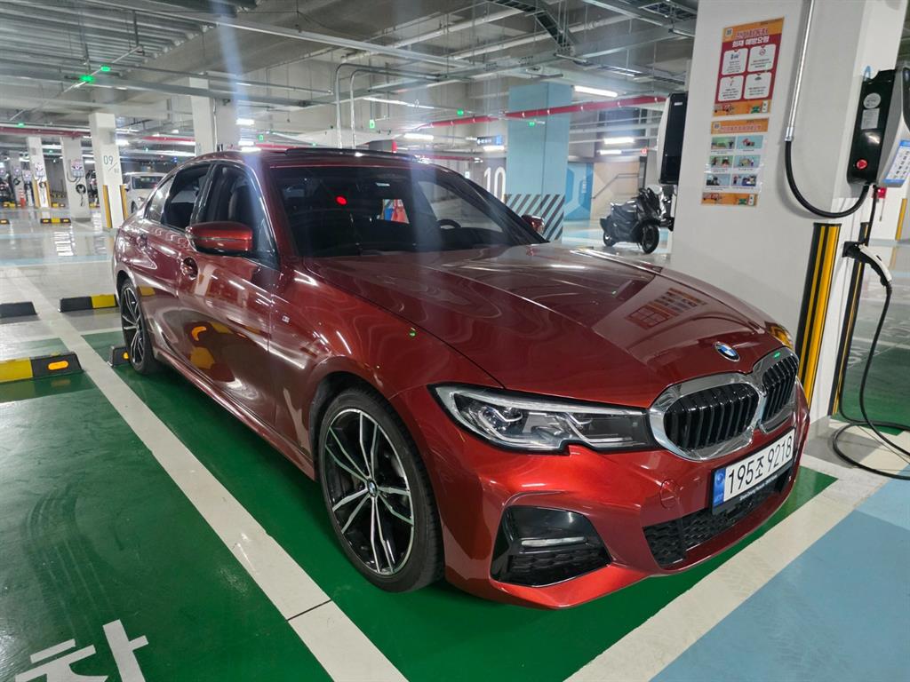 BMW 3시리즈(7세대) 330e M 스포츠 팩 - 이미지 2