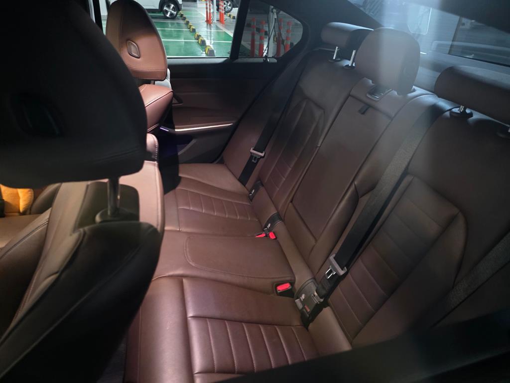 BMW 3시리즈(7세대) 330e M 스포츠 팩 - 이미지 11