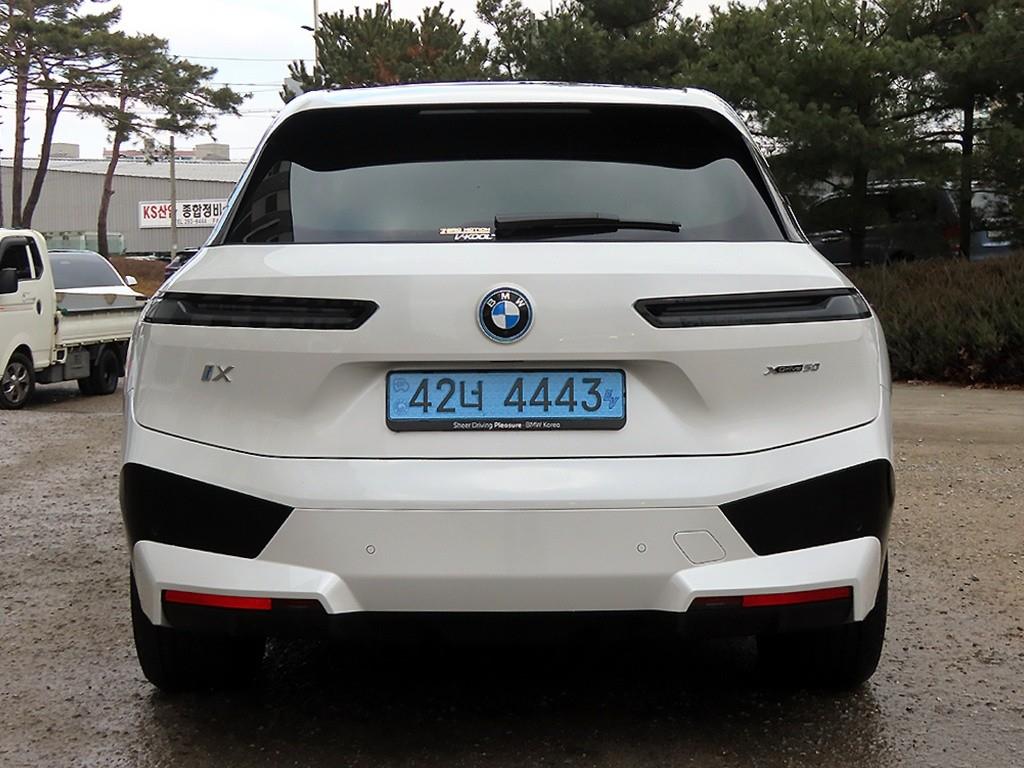 BMW iX xDrive50 스포츠 SE - 이미지 11