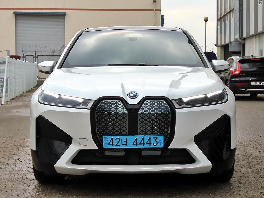 BMW iX xDrive50 스포츠 SE - 이미지 19