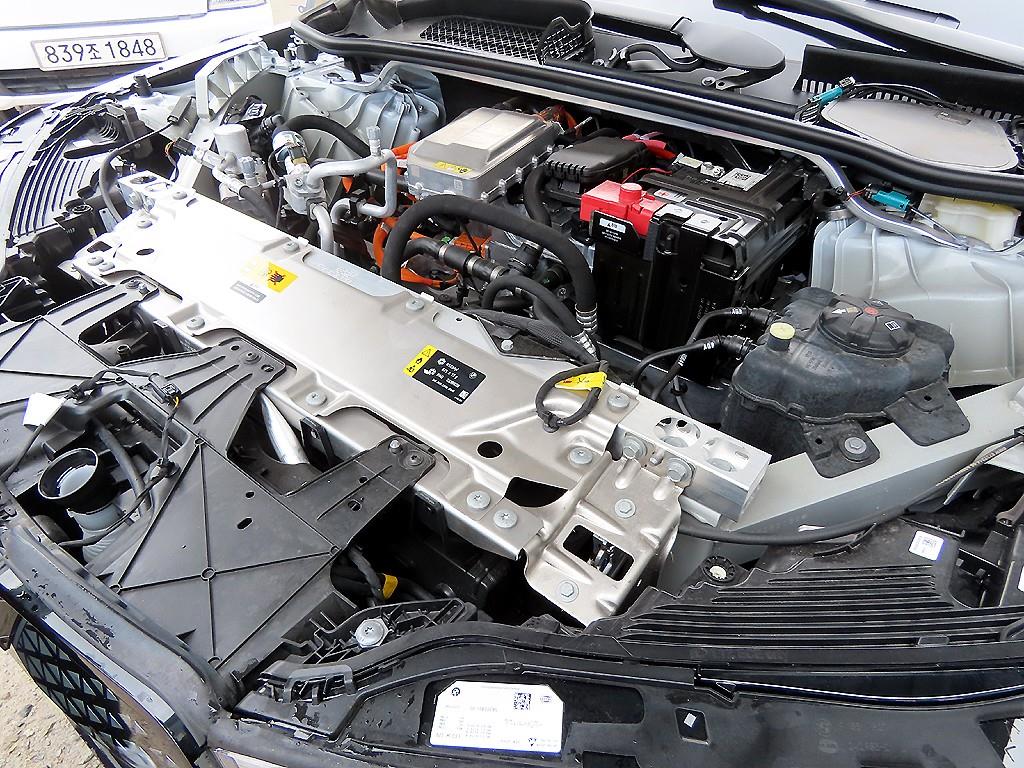 BMW iX xDrive50 스포츠 SE - 이미지 16