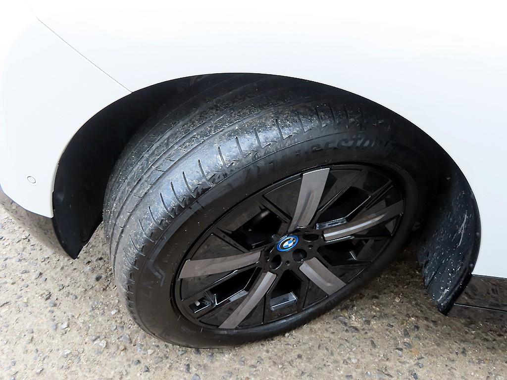 BMW iX xDrive50 스포츠 SE - 이미지 6
