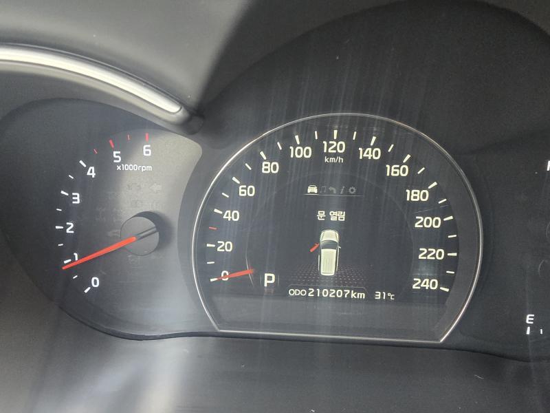 기아 뉴쏘렌토 R R2.0 4WD 프레스티지 - 이미지 4